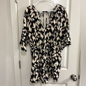 SHEIN Vcay Black and Cream Abstract Romper